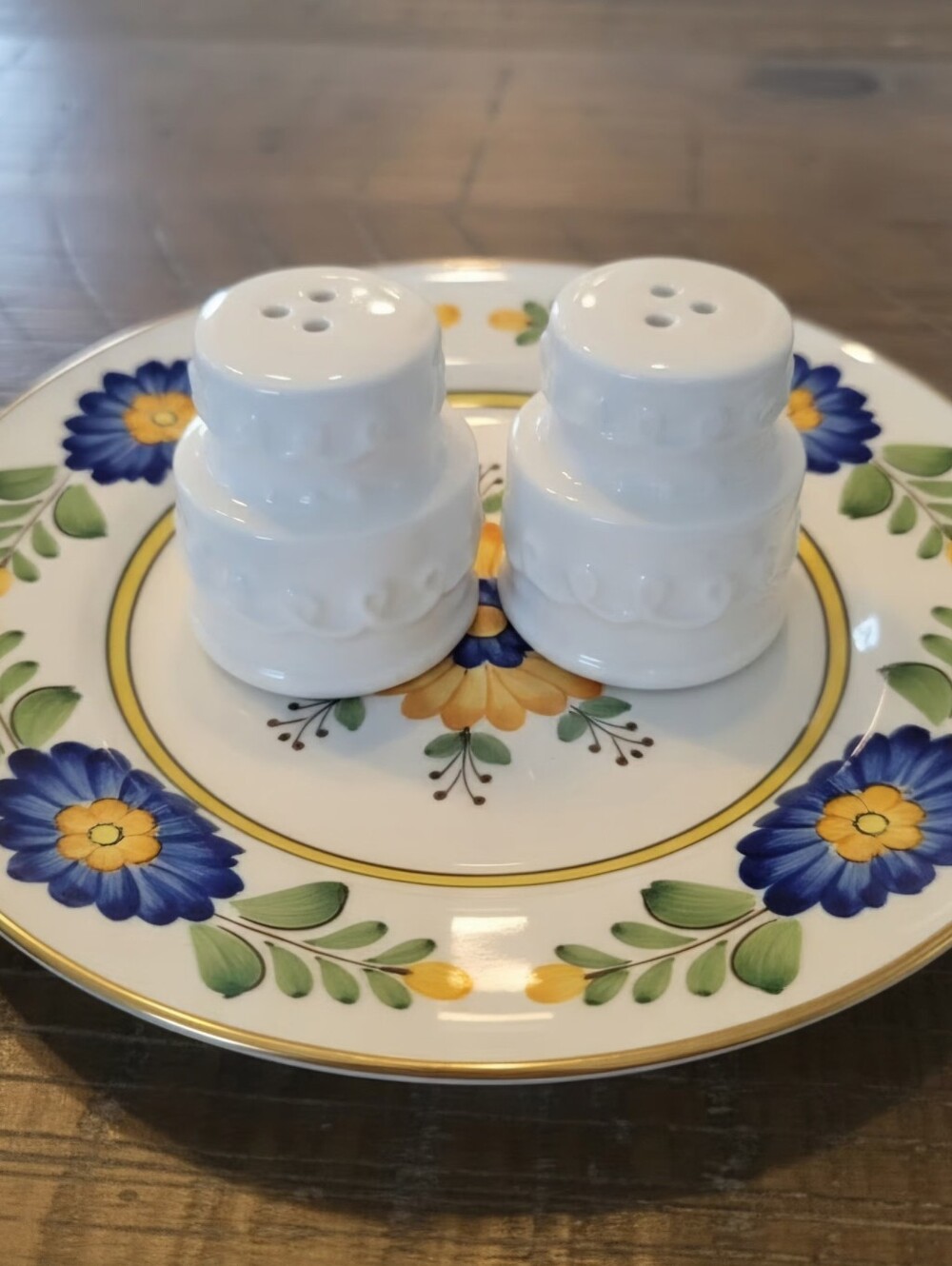 White Ceramic Cake Salt and Pepper Shakers